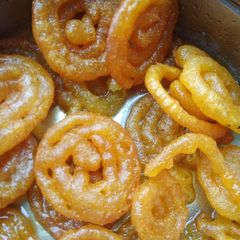 A picture of Jalebi made with Rawa.