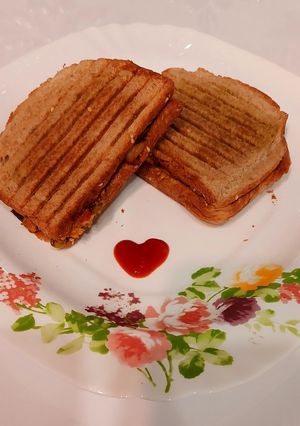 عکسی از دستور ساندویچ مرغ و قارچ🥪🍄