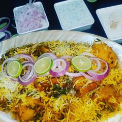 A picture of Chicken biryani.