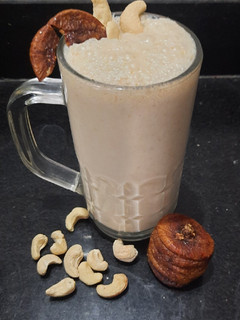 કાજુ અંજીર જ્યૂસ (Kaju Anjeer Juice Recipe In Gujarati) રેસીપી મુખ્ય ફોટો