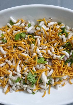 A picture of Sev and Murmure ki Chaat.