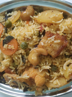 ராஜஸ்தானி ஸ்டைல் வெஜிடபிள் பிரியாணி (Veg Biryani Recipe in Tamil) செய்முறை முக்கிய புகைப்படம்