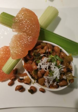 A picture of Blackeyed Peas!!!.