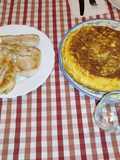 Tortilla de patatas con filetes pechugas asadas