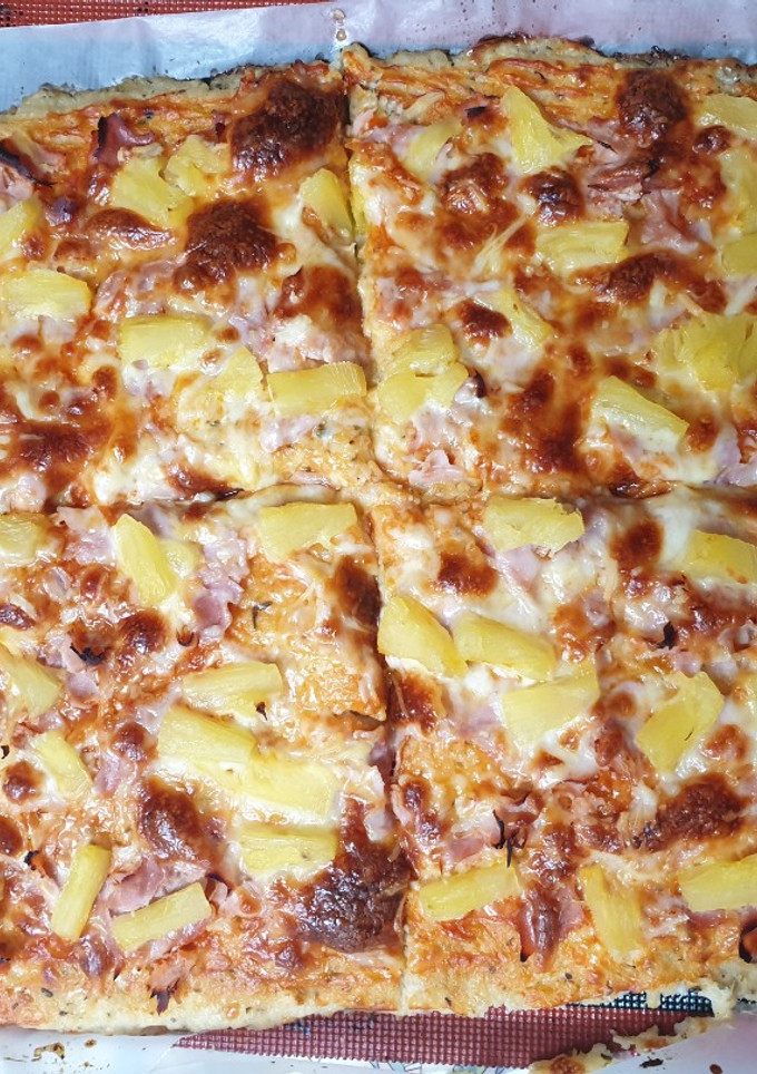 Una foto de Pizza de coliflor con piña