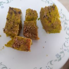 A picture of Magh ni dal dhokla.