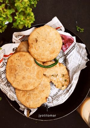 खस्ता आलू की कचौड़ी (Khasta aloo ki kachori recipe in Hindi) रेसिपी मुख्य फोटो