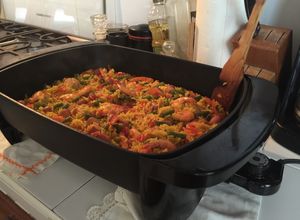 Una foto de Paella en sartén eléctrico