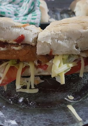 Una foto de Súper sándwich de mila de pollo