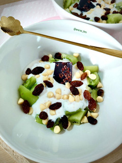 Foto principal de Postre de kiwi con yogur de cereales