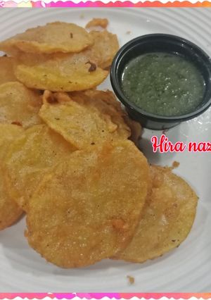 A picture of Aloo ke pakoray.