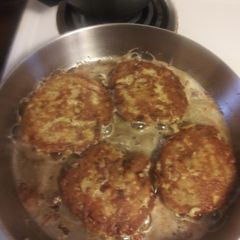A picture of Crunchy Salmon Cakes.