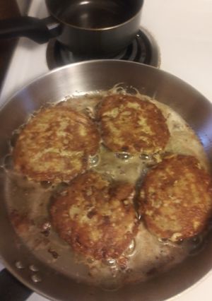 A picture of Crunchy Salmon Cakes.
