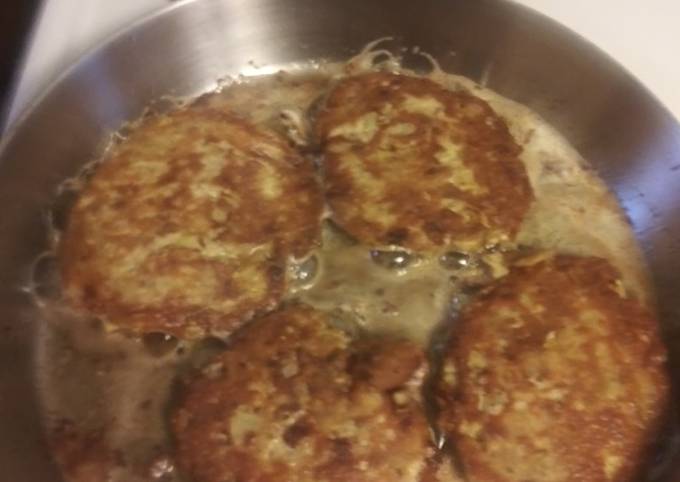 Recipe of Quick Crunchy Salmon Cakes