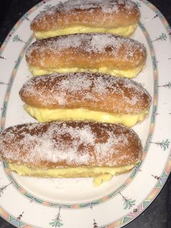Una foto de Pepitos de azúcar rellenos de crema pastelera