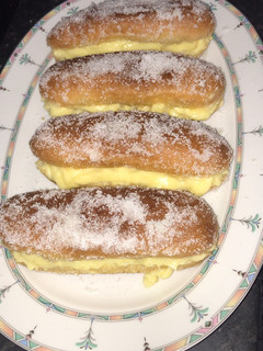 Una foto de Pepitos de azúcar rellenos de crema pastelera