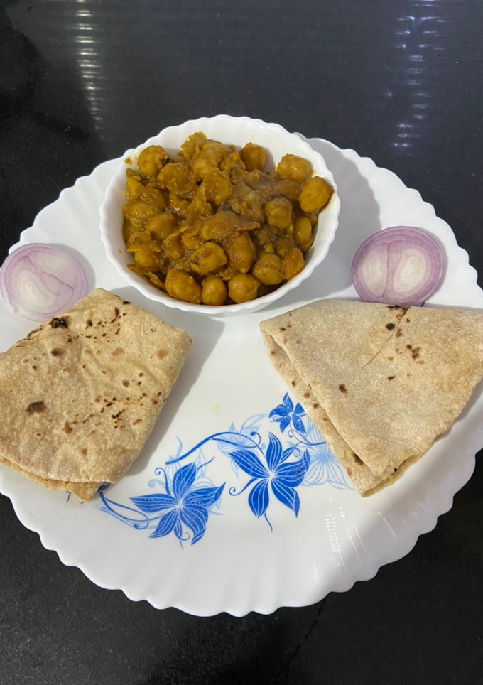 छोले अमृतसरी (chole amritsari recipe in Hindi) रेसिपी मुख्य फोटो