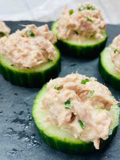 Krémes tonhal uborkával recept fotója