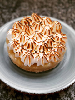 Una foto de Tartaleta de peras y merengue