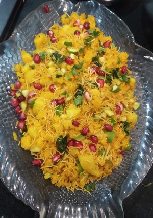 બટાકા પૌવા (Bataka Paua Recipe In Gujarati) રેસીપી મુખ્ય ફોટો