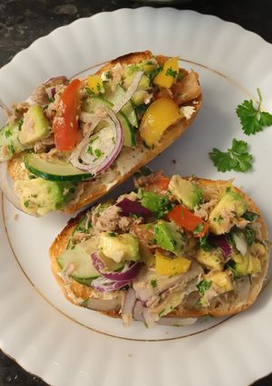 A picture of Healthy Avocado tuna salad.