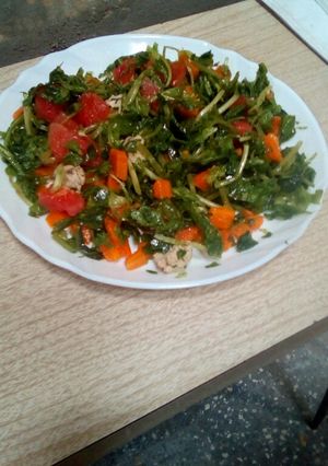 Una foto de Ensalada con queso de castañas