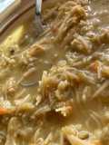 Fideos de verduras con caldo de pollo