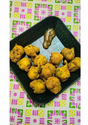 પાલક પકોડા (Palak Pakoda Recipe In Gujarati) રેસીપી મુખ્ય ફોટો