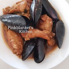 A picture of Braised Chicken & Mussels.