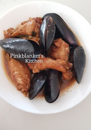 A picture of Braised Chicken & Mussels.