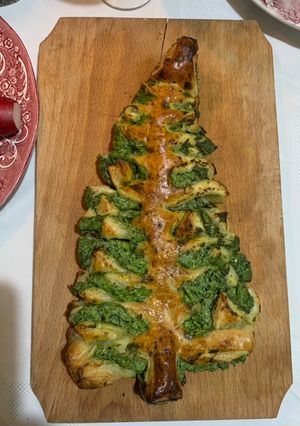 O poză a rețetei Brăduț din foietaj cu ricotta și spanac.