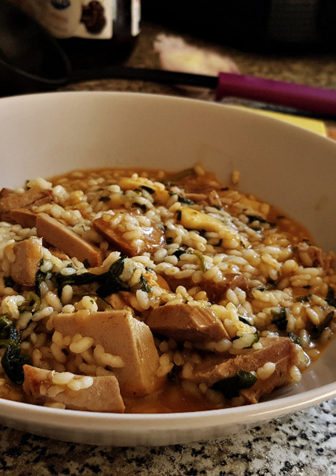 Una foto de Arroz caldoso con Calamar, Atún y Acelgas