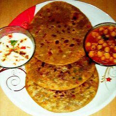 A picture of Veg oats parantha.