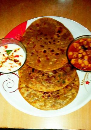 A picture of Veg oats parantha.