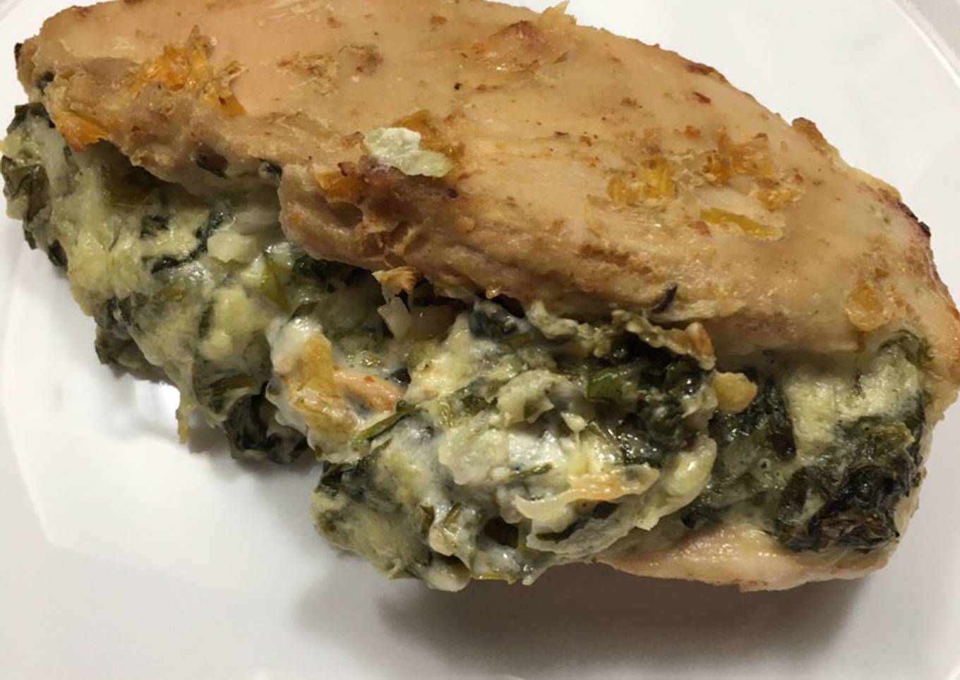 Pollo relleno de queso con espinaca