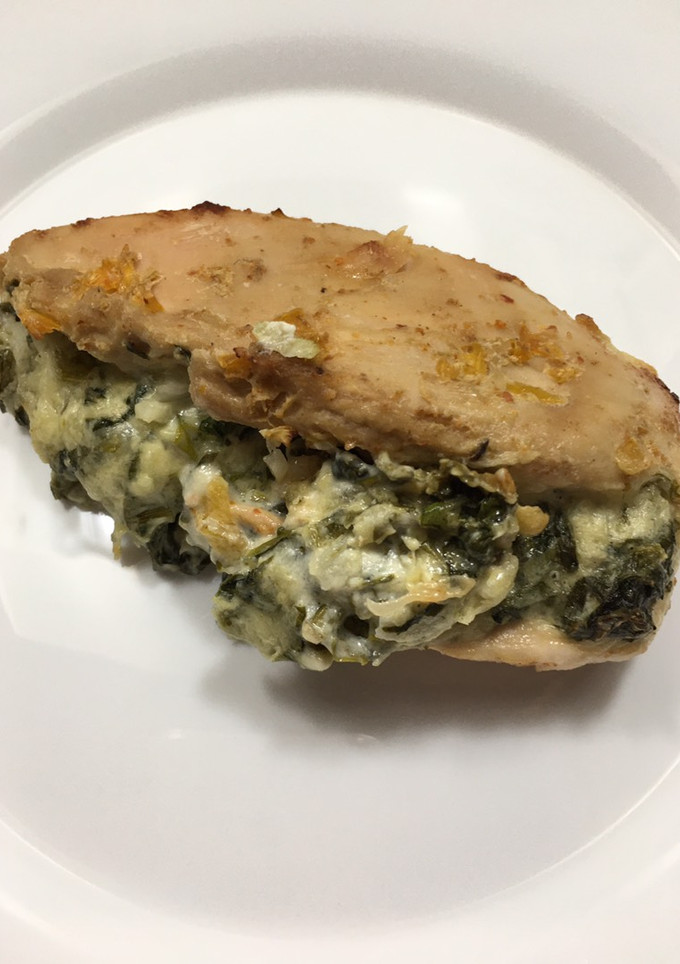 Una foto de Pollo relleno de queso con espinaca