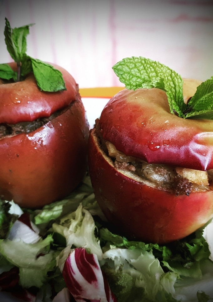 Una foto de Manzanas rellenas con pechuga de pato