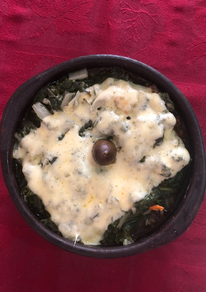 Una foto de Pastel de acelga con carne y queso