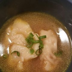 A picture of Wonton soup.