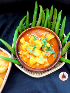आलू सब्ज़ी (Aloo sabzi recipe in Hindi) रेसिपी मुख्य फोटो