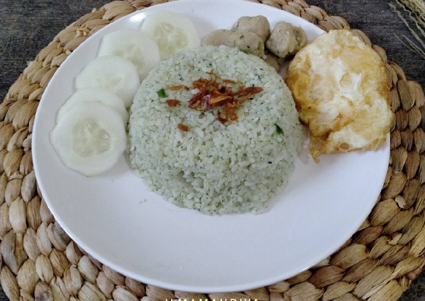 159. Nasi Goreng Hijau Bayam