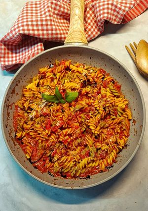 Sültpaprikás fusilli krémes balzsamecettel recept fotója