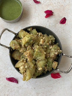 मूंगफली वाले व्रत के आलू (moongfali wale vrat ke aloo recipe in Hindi) रेसिपी मुख्य फोटो