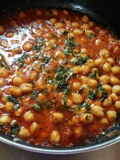 A picture of Restaurant style chole masala.