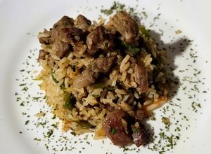 Una foto de Arroz con falda de cerdo fácil