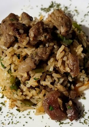 Una foto de Arroz con falda de cerdo fácil