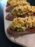 Tartine grillé à l'avocat et œuf brouillé à l'anglaise