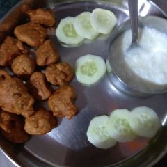 Singhra ki pakori (water chestnuts) A picture of Singhra ki pakori (water chestnuts).