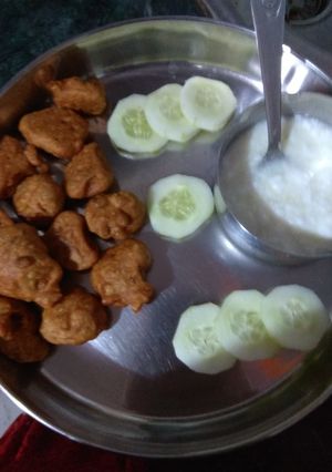 A picture of Singhra ki pakori (water chestnuts).