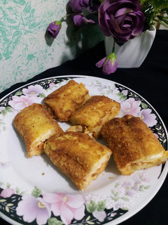 A picture of Mayo chicken bread roll.
